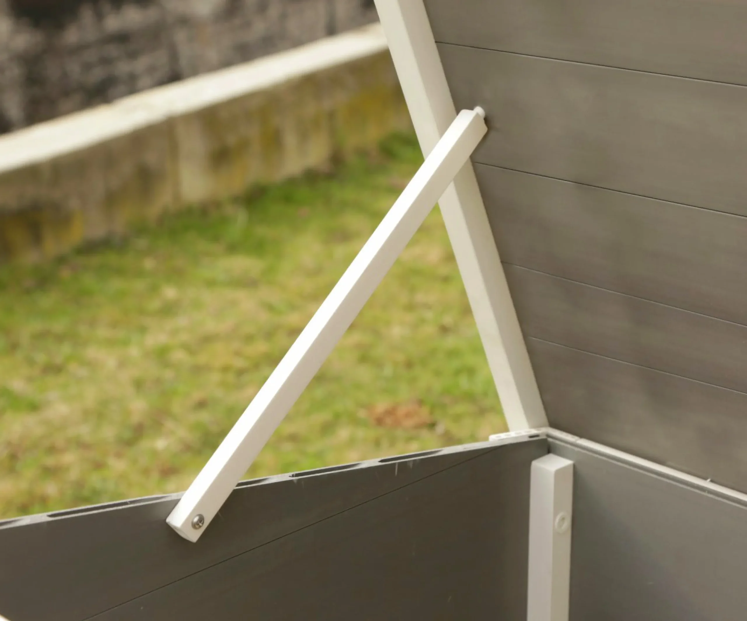 Hönshus Eco Barney Grå/Vit 137x73x83cm>Kerbl Clearance