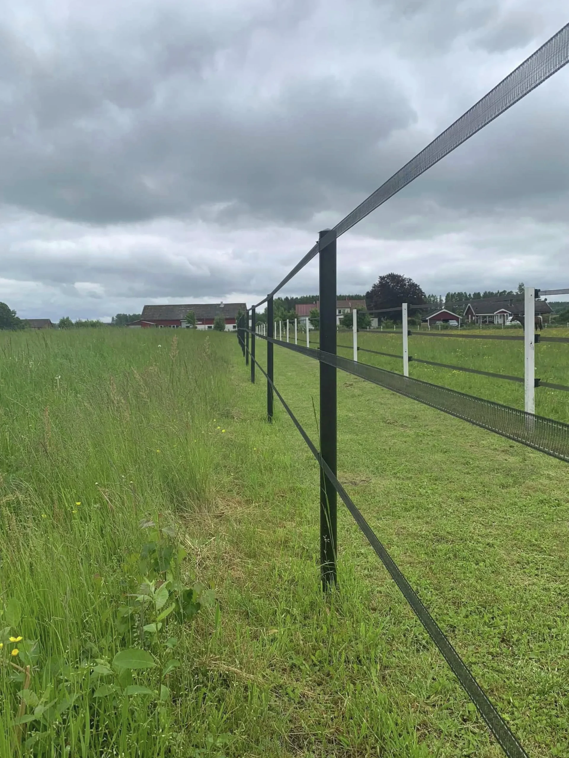 Stängselstolpe rund plast 65mm 1,8m svart>Equisafe Best