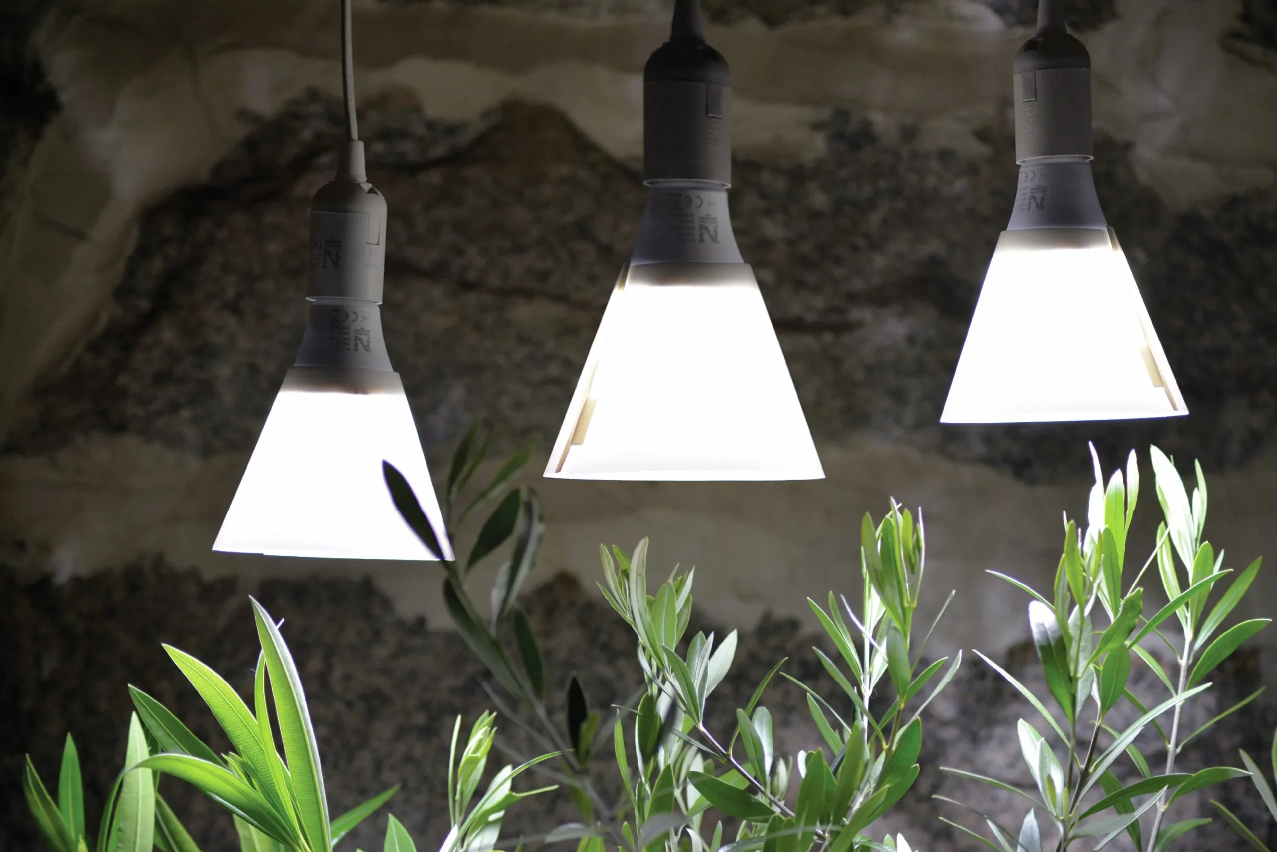 Växtbelysning LED Lampa med skärm 15W>Nelson Garden Discount
