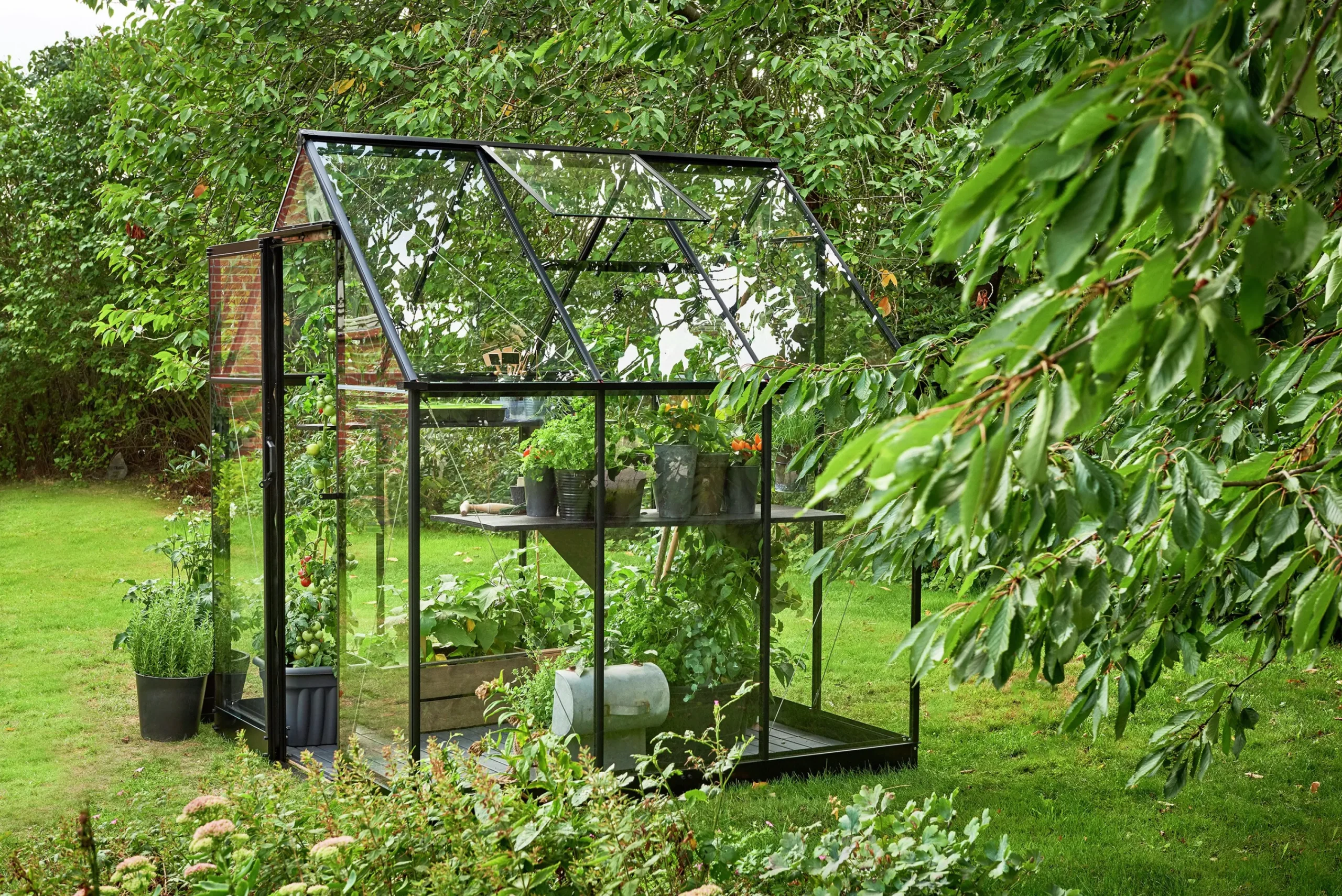 Växthus+Sockel Qube 66 Svart 3,9m2>Halls Outlet